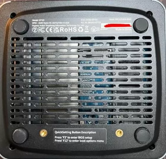 Vista dal basso del mini PC Glorlin GT101